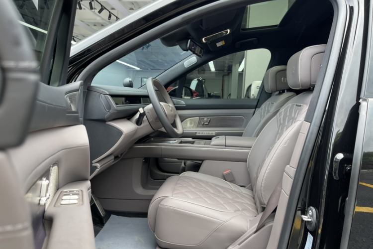 Used Nio ES8 2026 Model 6-seat Executive Signature Edition Interior 2
