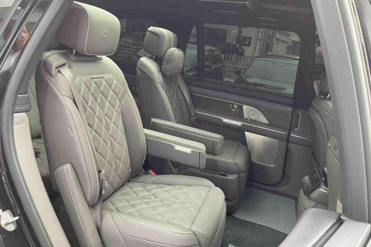 Used Nio ES8 2026 Model 6-seat Executive Signature Edition Interior 2