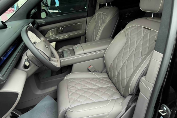 Used Nio ES8 2026 Model 6-seat Executive Signature Edition Interior 2