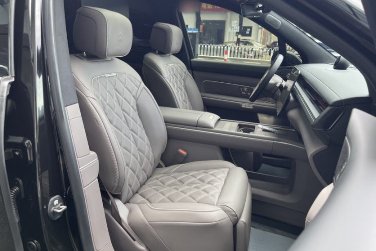 Used Nio ES8 2026 Model 6-seat Executive Signature Edition Interior 4