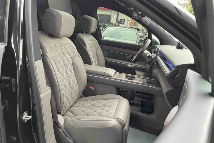 Used Nio ES8 2026 Model 6-seat Executive Signature Edition Interior 4