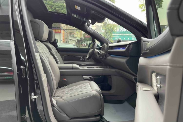 Used Nio ES8 2026 Model 6-seat Executive Signature Edition Interior 5