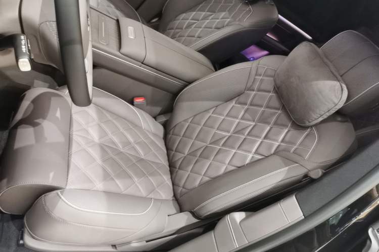 Used Nio ES8 2026 Model 6-seat Executive Signature Edition Left Front Seat