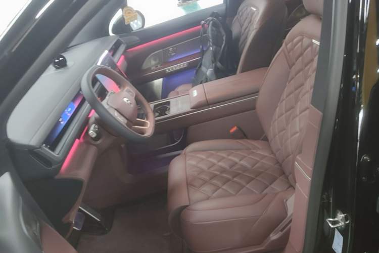 Used Nio ES8 2026 Model 6-seat Executive Signature Edition Left Front Seat