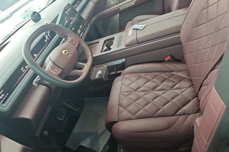 Used Nio ES8 2026 Model 6-seat Executive Signature Edition Left Front Seat
