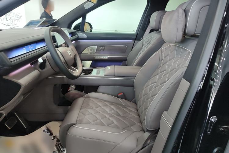 Used Nio ES8 2026 Model 6-seat Executive Luxury Edition Left Front Seat