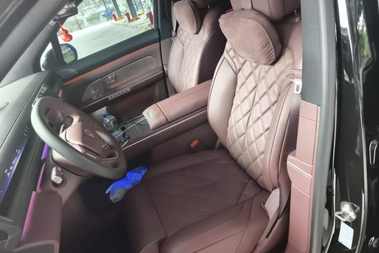 Used Nio ES8 2026 Model 6-seat Executive Signature Edition Left Front Seat