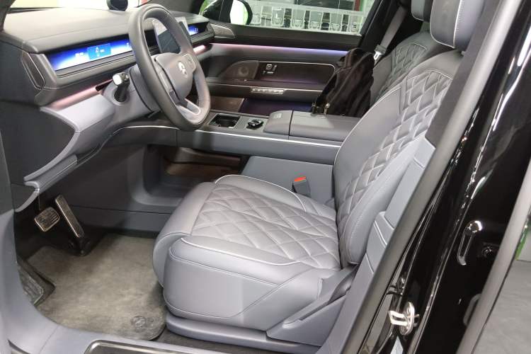 Used Nio ES8 2026 Model 7-seat Executive Luxury Edition Left Front Seat