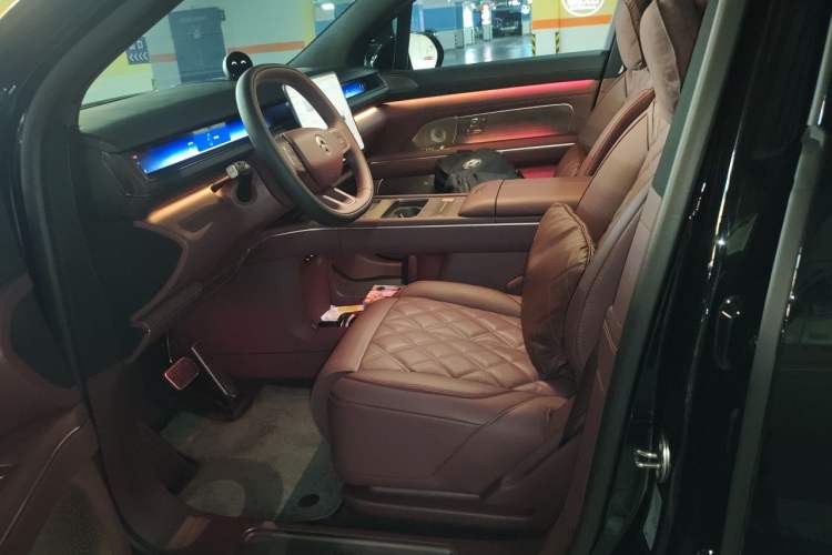 Used Nio ES8 2026 Model 6-seat Executive Signature Edition Left Front Seat