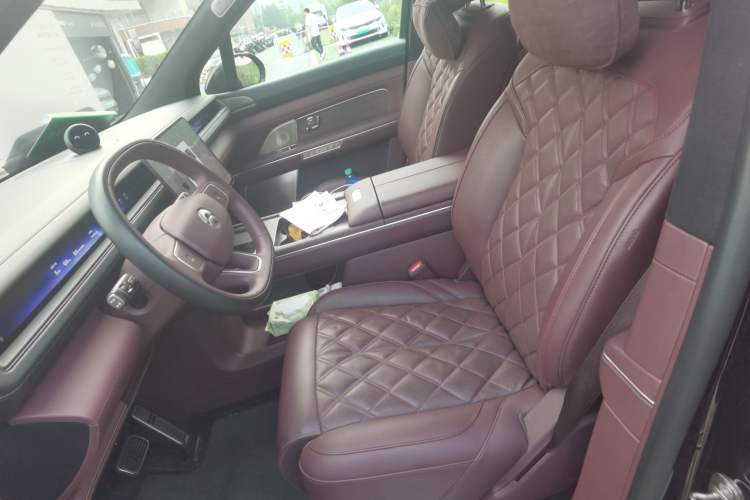 Used Nio ES8 2026 Model 6-seat Executive Luxury Edition Left Front Seat