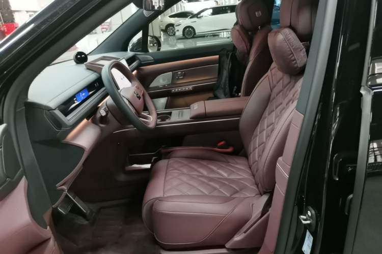 Used Nio ES8 2026 Model 6-seat Executive Signature Edition Left Front Seat