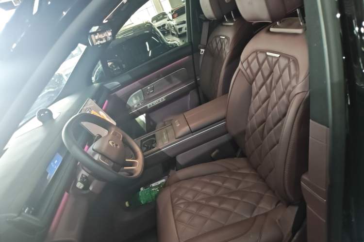 Used Nio ES8 2026 Model 6-seat Executive Signature Edition Left Front Seat