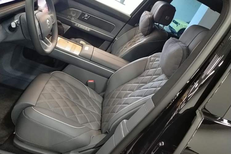 Used Nio ES8 2026 Model 6-seat Executive Signature Edition Left Front Seat
