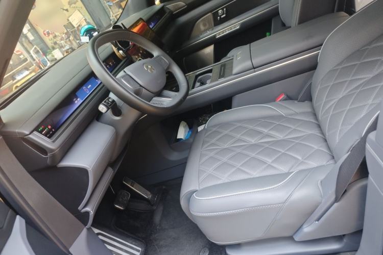Used Nio ES8 2026 Model 6-seat Executive Signature Edition Left Front Seat