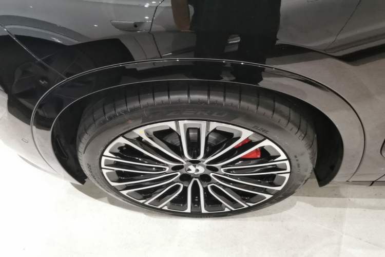 Used Nio ES8 2026 Model 6-seat Executive Signature Edition Left Front Wheel Hub