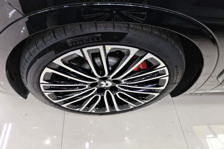 Used Nio ES8 2026 Model 6-seat Executive Signature Edition Left Front Wheel Hub