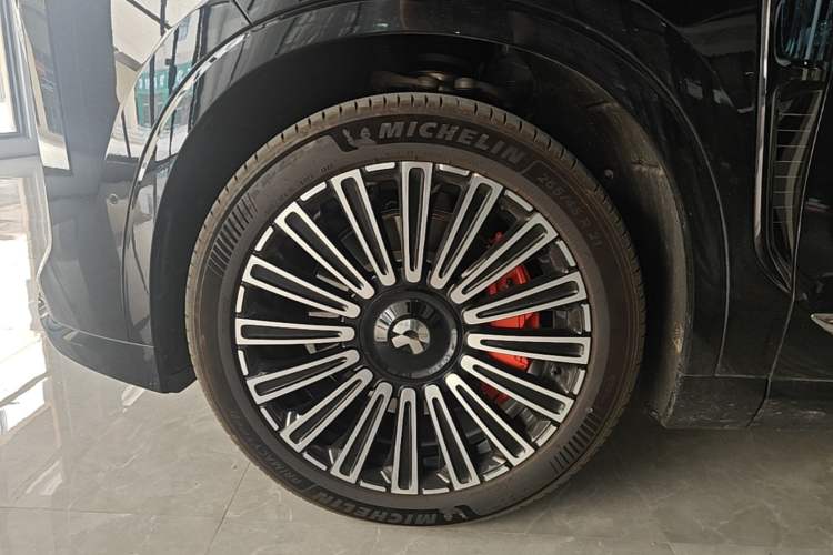Used Nio ES8 2026 Model 6-seat Executive Luxury Edition Left Front Wheel Hub