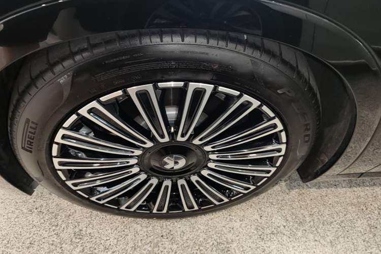 Used Nio ES8 2026 Model 6-seat Executive Luxury Edition Left Front Wheel Hub