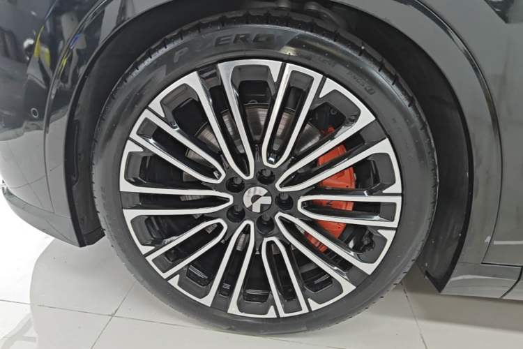 Used Nio ES8 2026 Model 6-seat Executive Signature Edition Left Front Wheel Hub