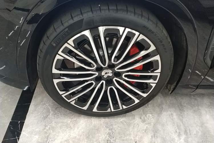 Used Nio ES8 2026 Model 6-seat Executive Signature Edition Left Front Wheel Hub