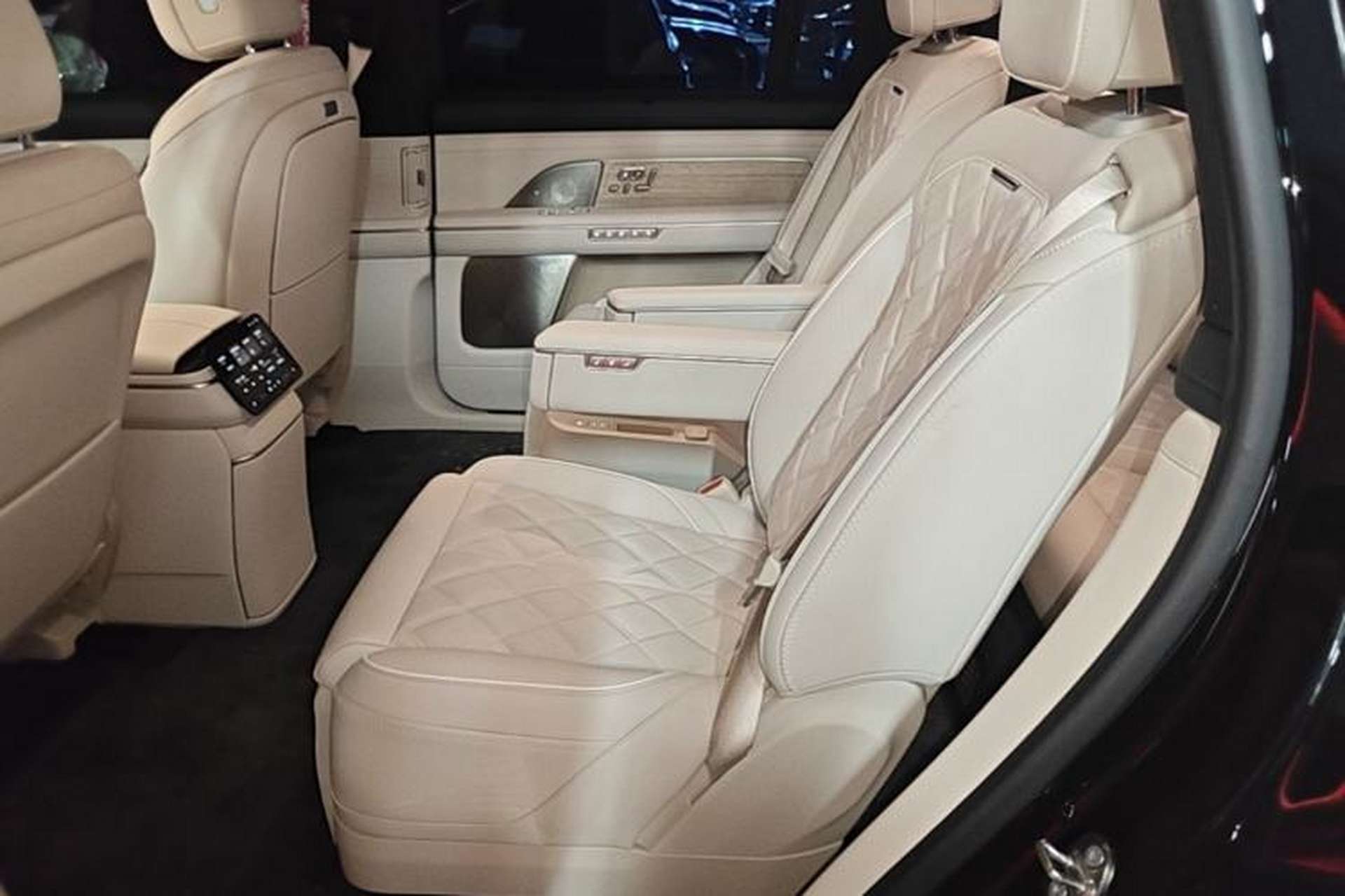 Used Nio ES8 2026 Model 6-seat Executive Signature Edition Left Rear Seat