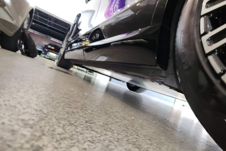 Used Nio ES8 2026 Model 6-seat Executive Luxury Edition Left Side Sill