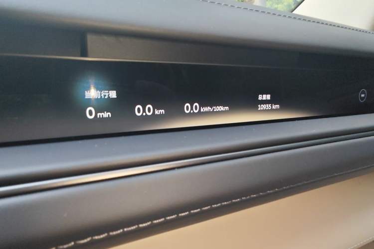 Used Nio ES8 2026 Model 6-seat Executive Signature Edition Odometer Close Up