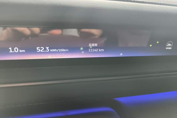 Used Nio ES8 2026 Model 6-seat Executive Signature Edition Odometer Close Up