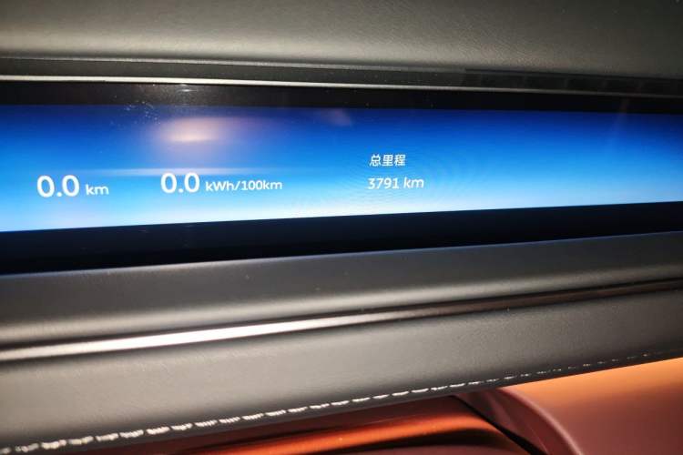 Used Nio ES8 2026 Model 6-seat Executive Signature Edition Odometer Close Up