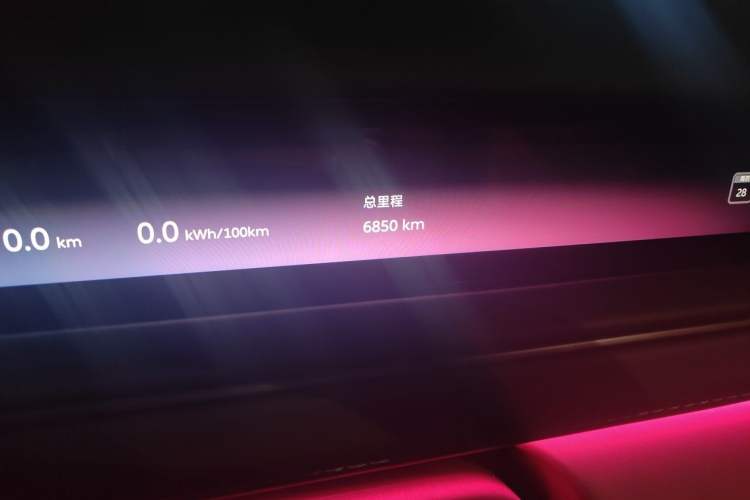 Used Nio ES8 2026 Model 6-seat Executive Signature Edition Odometer Close Up