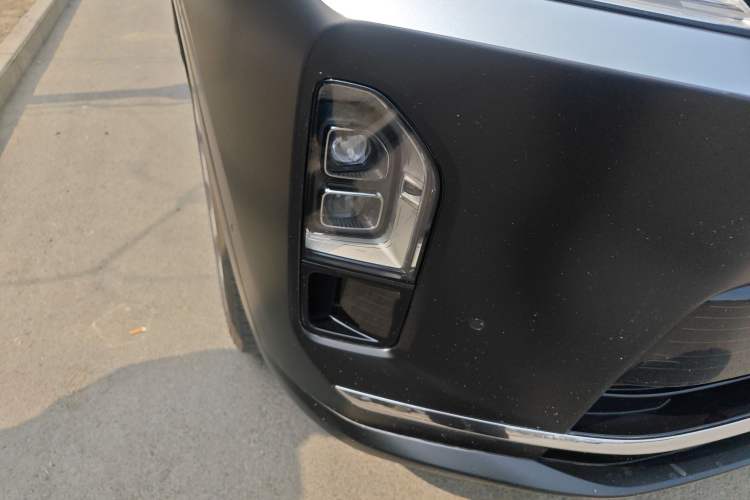 Used Nio ES8 2026 Model 6-seat Executive Signature Edition Right Front Headlight