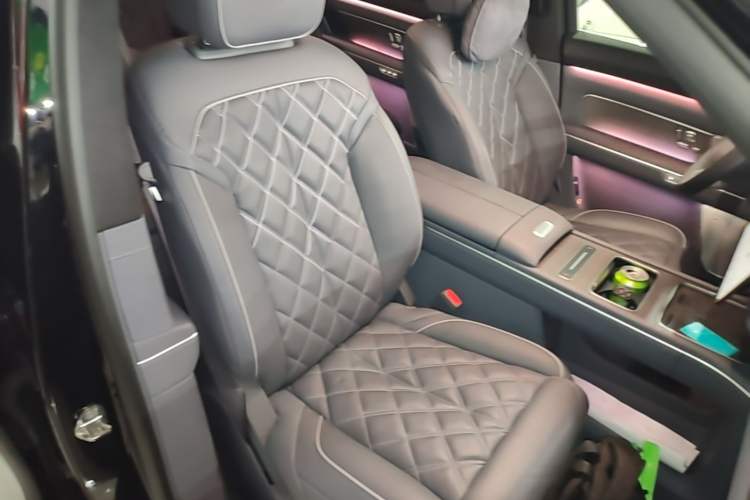 Used Nio ES8 2026 Model 6-seat Executive Luxury Edition Right Front Seat