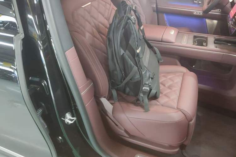 Used Nio ES8 2026 Model 6-seat Executive Signature Edition Right Front Seat