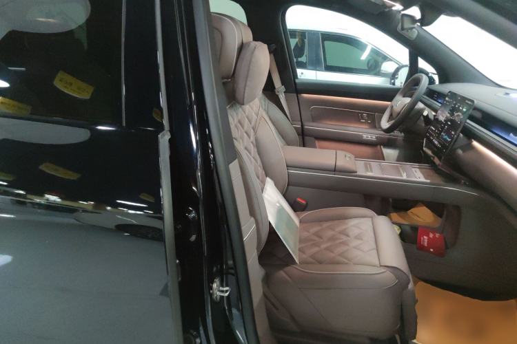 Used Nio ES8 2026 Model 6-seat Executive Luxury Edition Right Front Seat