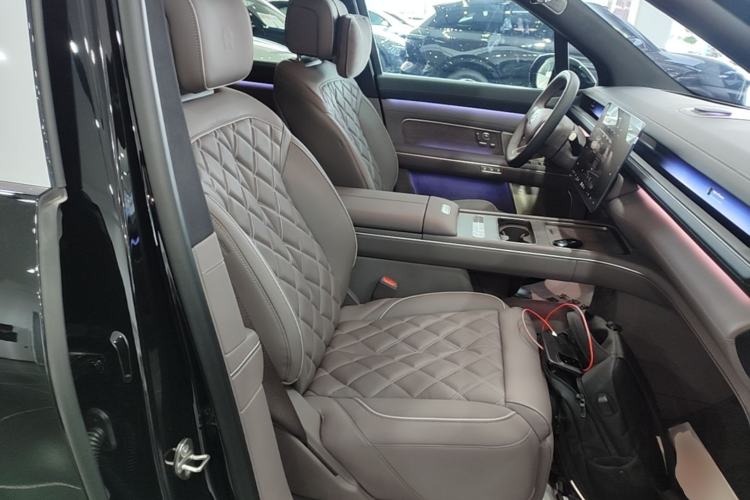 Used Nio ES8 2026 Model 6-seat Executive Luxury Edition Right Front Seat