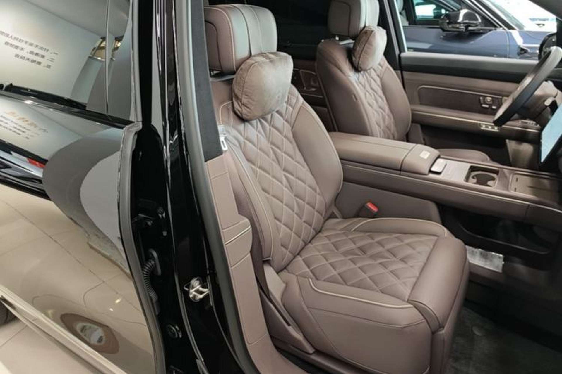 Used Nio ES8 2026 Model 6-seat Executive Luxury Edition Right Front Seat