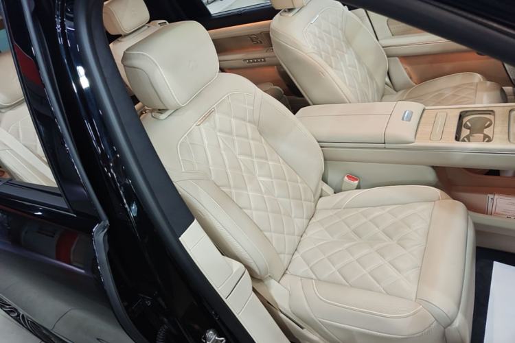 Used Nio ES8 2026 Model 6-seat Executive Signature Edition Right Front Seat