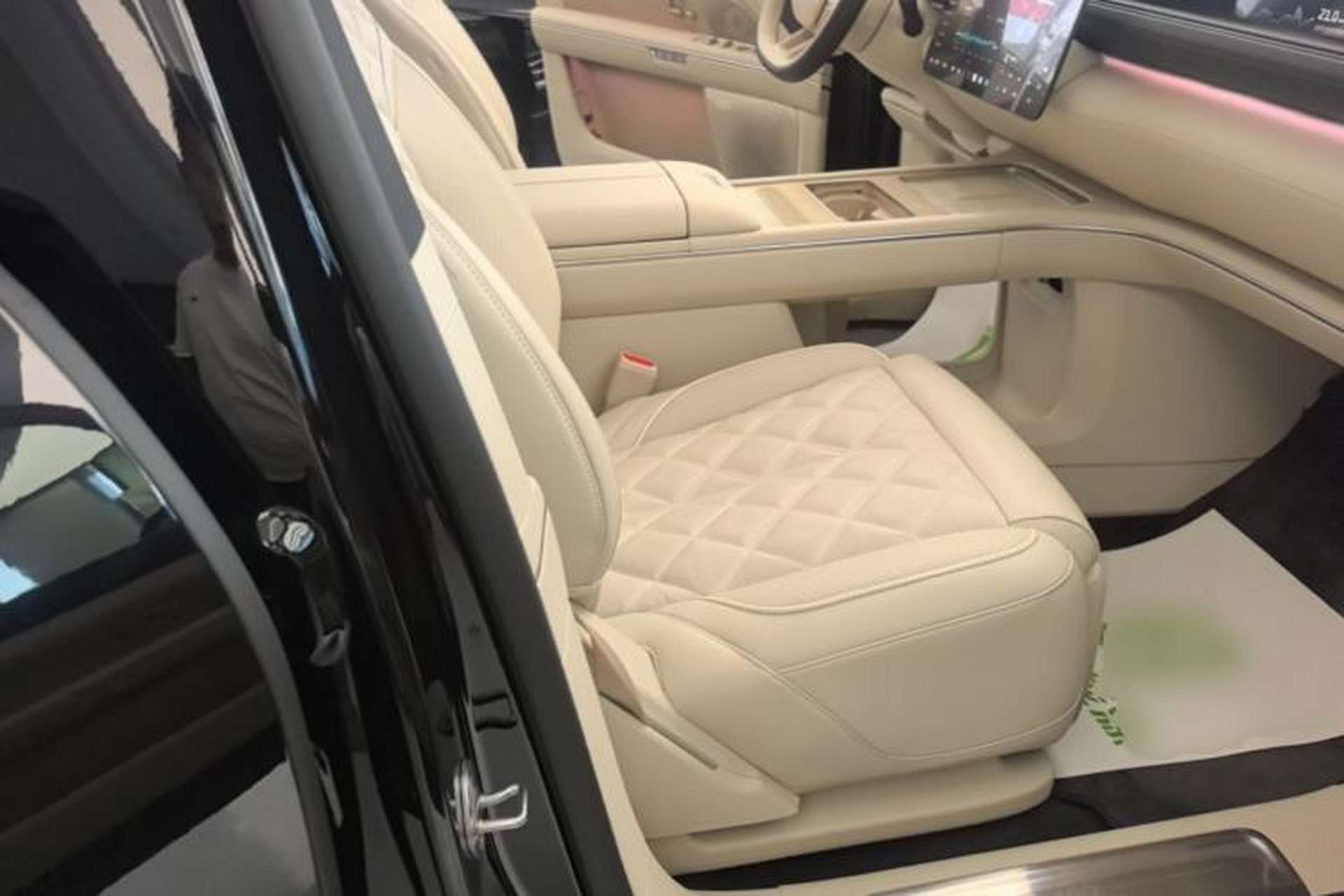 Used Nio ES8 2026 Model 6-seat Executive Luxury Edition Right Front Seat