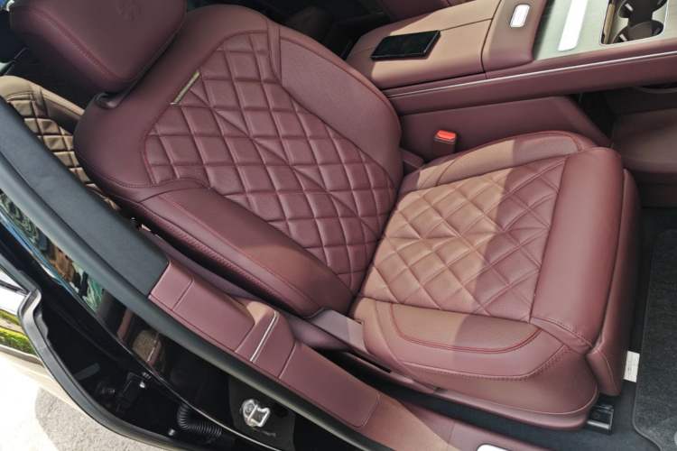 Used Nio ES8 2026 Model 6-seat Executive Signature Edition Right Front Seat