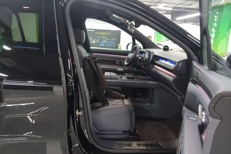 Used Nio ES8 2026 Model 7-seat Executive Luxury Edition Right Front Seat