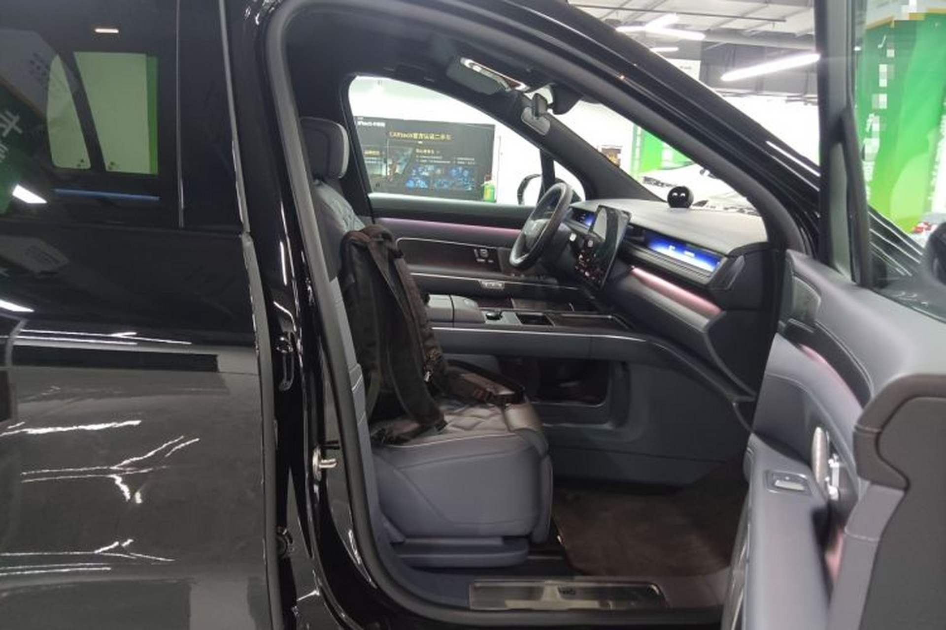 Used Nio ES8 2026 Model 7-seat Executive Luxury Edition Right Front Seat
