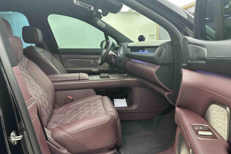 Used Nio ES8 2026 Model 6-seat Executive Signature Edition Right Front Seat