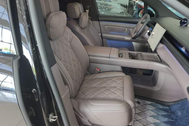Used Nio ES8 2026 Model 6-seat Executive Signature Edition Right Front Seat