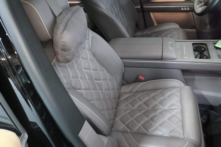 Used Nio ES8 2026 Model 6-seat Executive Luxury Edition Right Front Seat