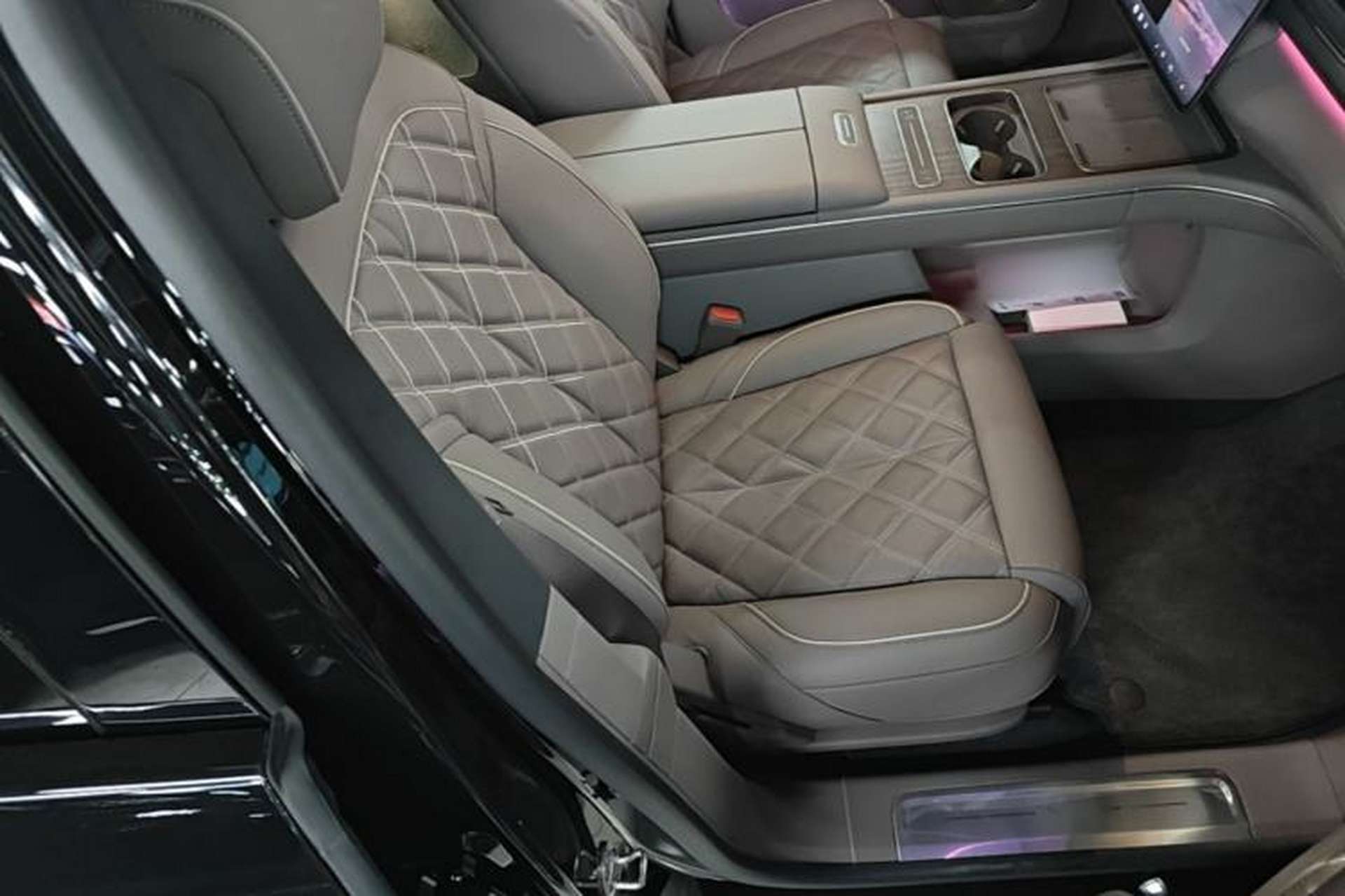 Used Nio ES8 2026 Model 6-seat Executive Luxury Edition Right Front Seat