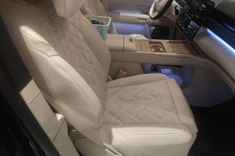 Used Nio ES8 2026 Model 6-seat Executive Luxury Edition Right Front Seat