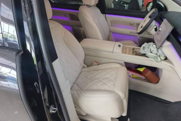 Used Nio ES8 2026 Model 7-seat Executive Luxury Edition Right Front Seat