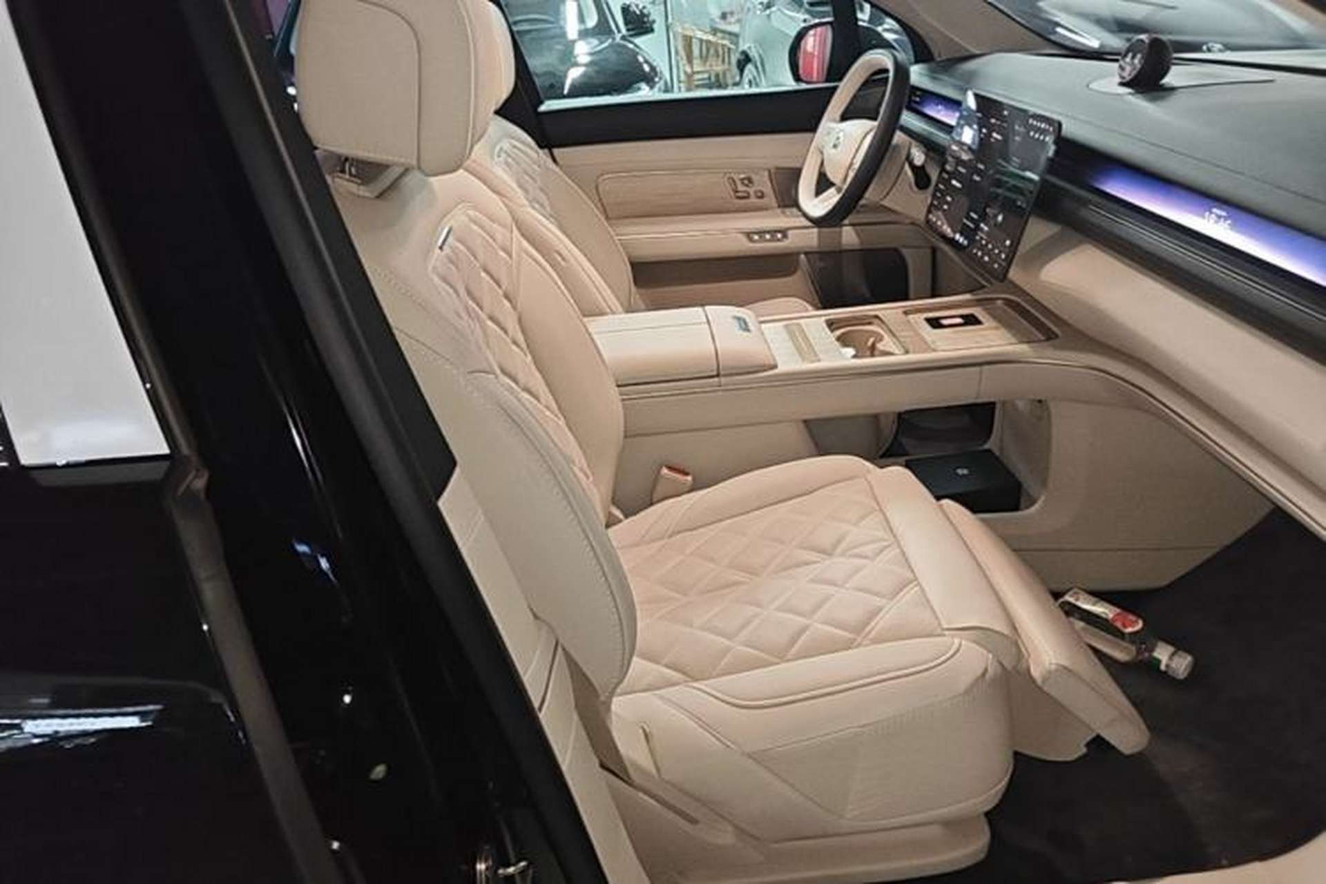 Used Nio ES8 2026 Model 6-seat Executive Signature Edition Right Front Seat