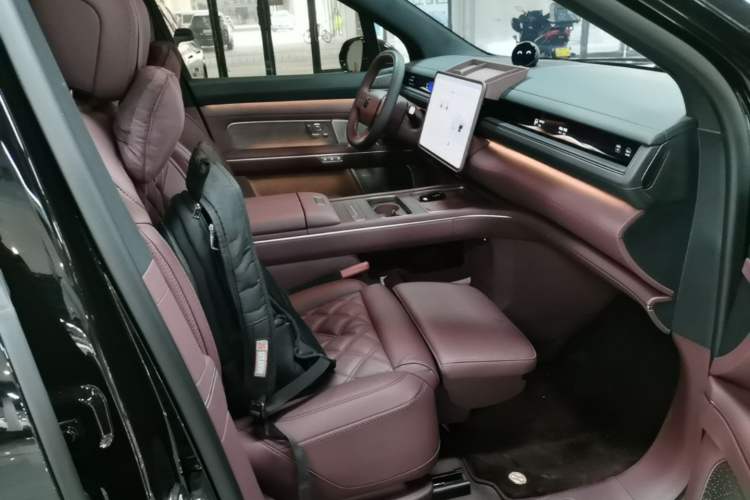 Used Nio ES8 2026 Model 6-seat Executive Signature Edition Right Front Seat