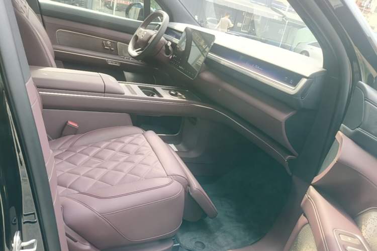 Used Nio ES8 2026 Model 6-seat Executive Luxury Edition Right Front Seat